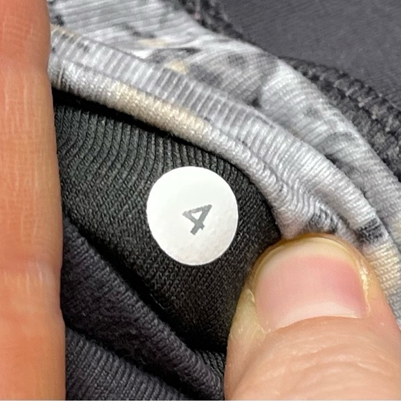 Lululemon Gather & Crow Crop Legging Soot Petite Fleur Silver Spoon Full On Luon - Picture 7 of 7